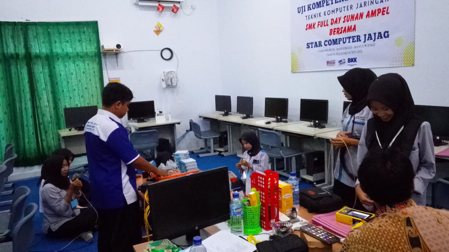 Praktek Jurusan TKJ